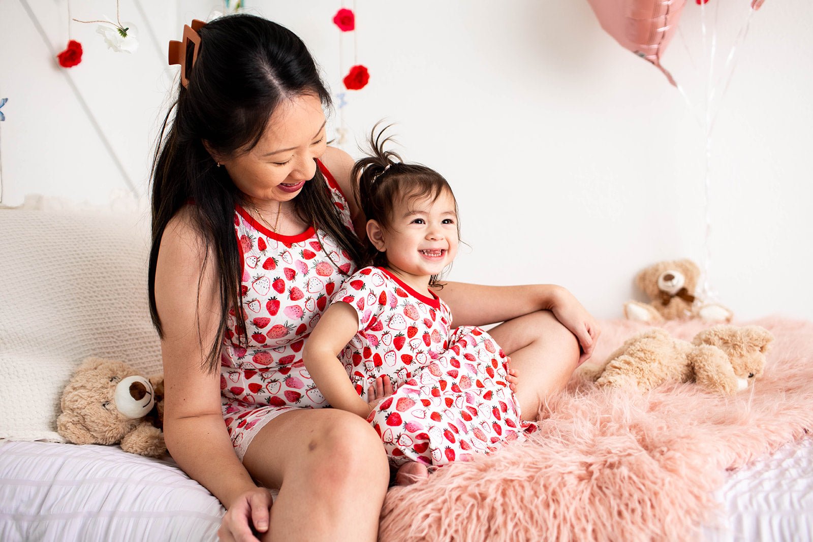 Bestaroo - Strawberry Fields Mom Shorts set