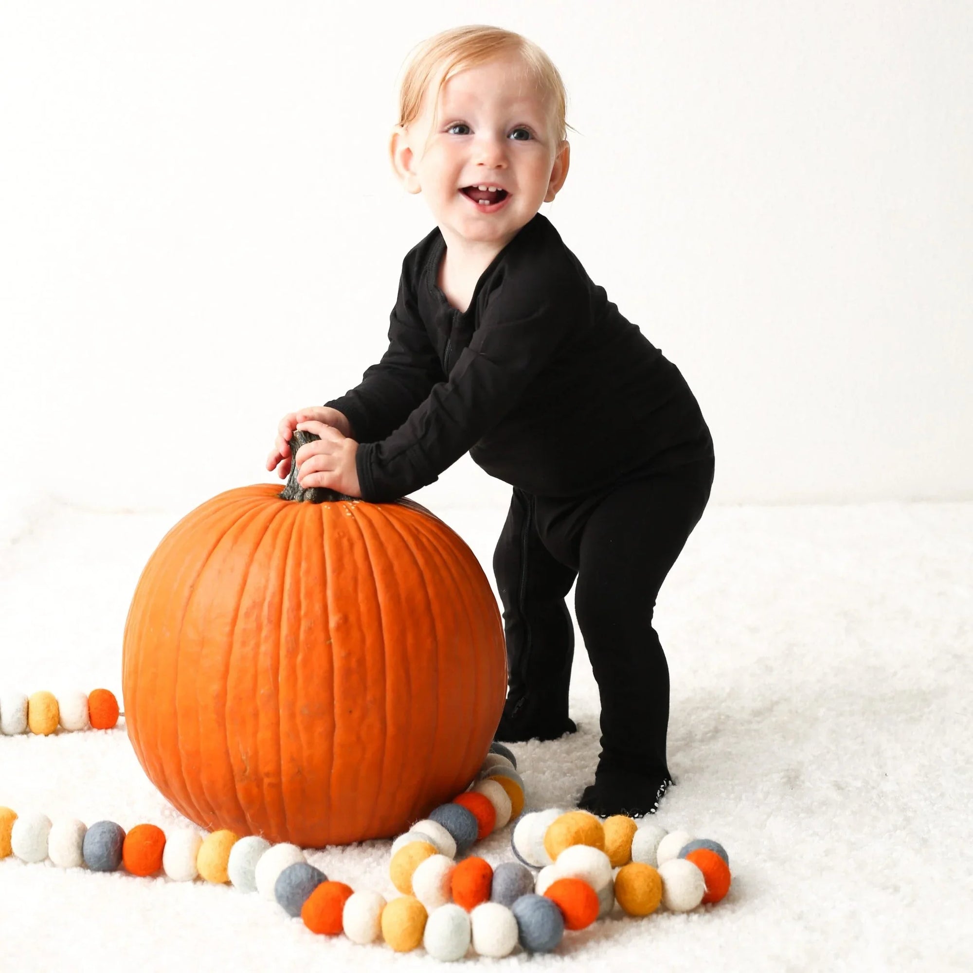 Bestaroo - Solid Black Footie