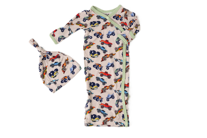 Baby outfit set with long-sleeve shirt and hat featuring car pattern on a white background