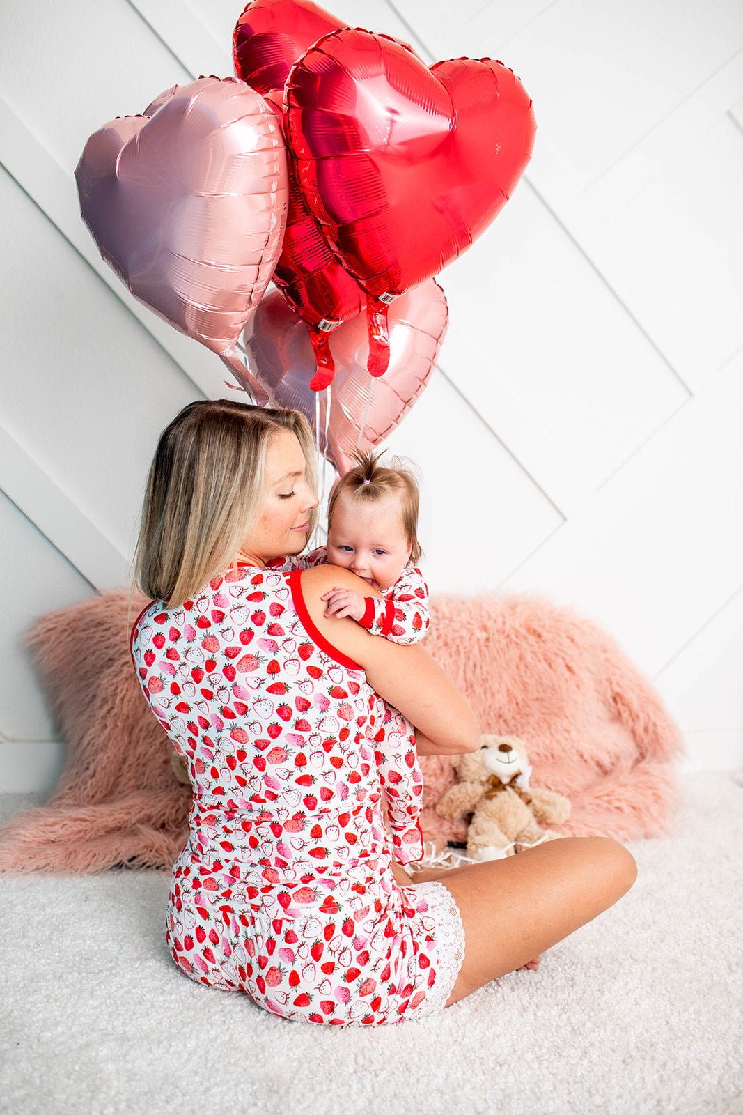 Bestaroo - Strawberry Fields Mom Shorts set